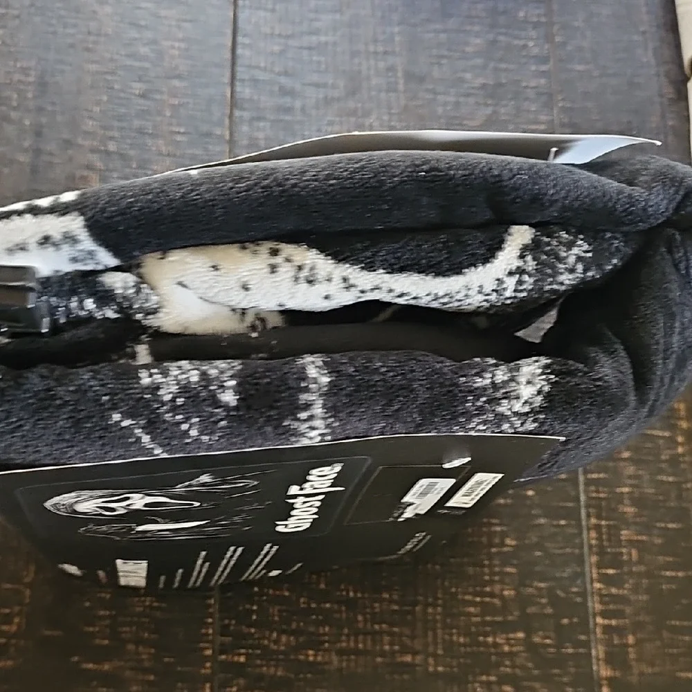 Bioworld Black and White Ghost Face Soft Throw Blanket New